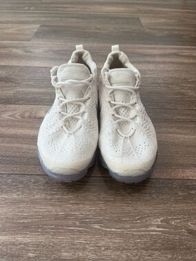 Nike Air VaporMax Flyknit sneakers . Size 7